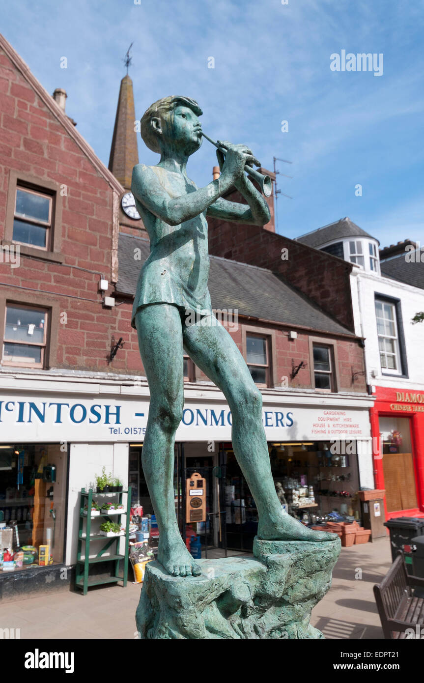 peter pan bronze sculpture monument j m barrie kirriemuir Stock Photo
