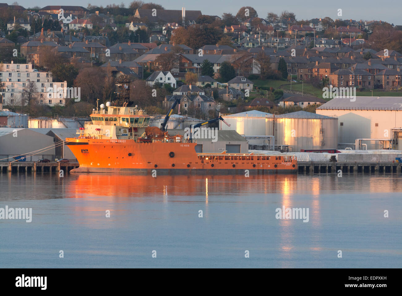 dundee port oilfield supply vessel moored silos Stock Photo Alamy