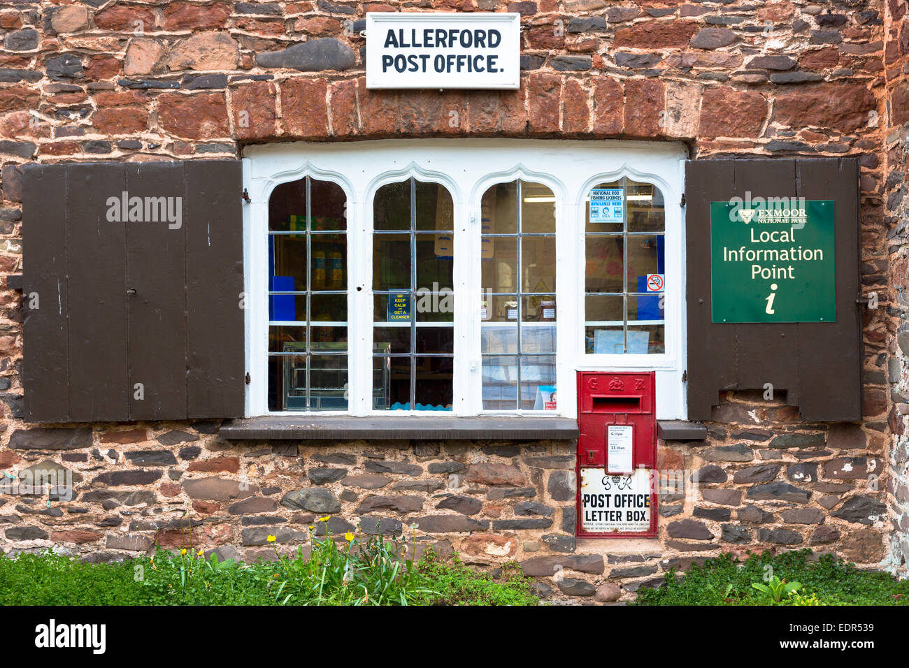 Traditional english village post office hires stock photography and
