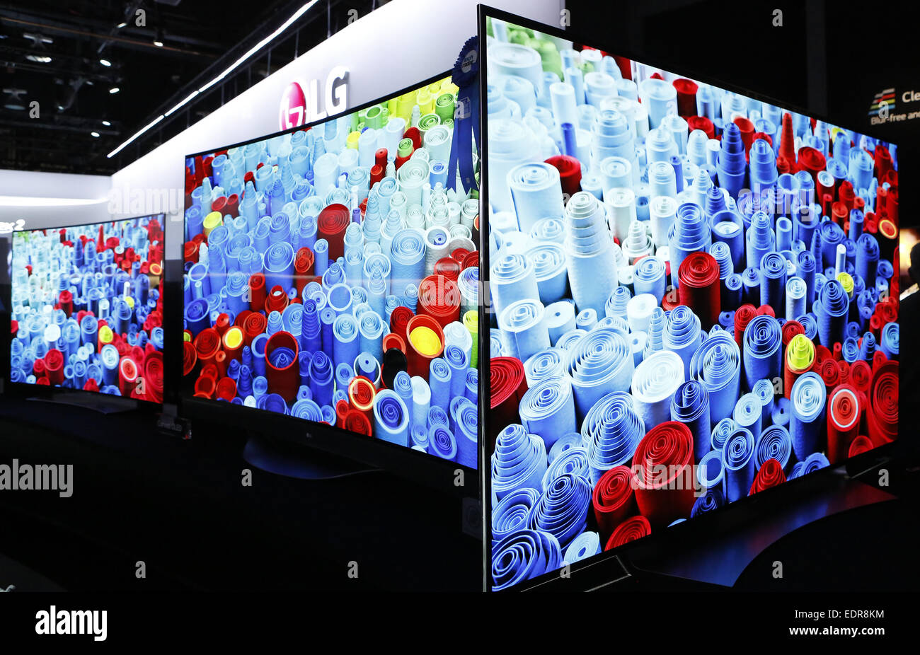 Las Vegas, Nevada, USA. 8th Jan, 2015. LG's curved TVs are displayed at