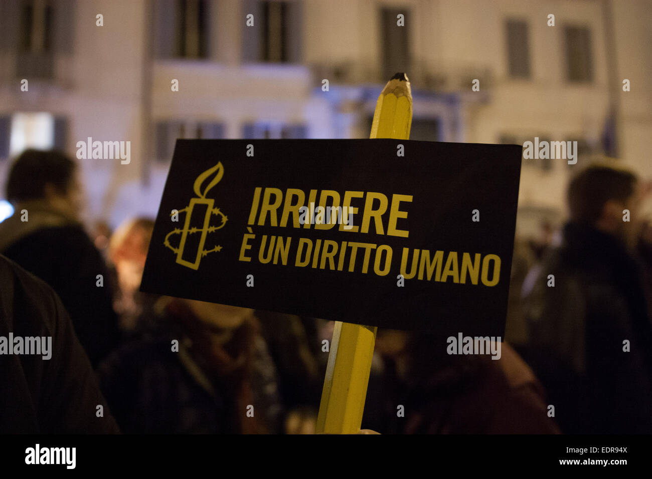 Rome, Italy. 8th Jan, 2015. Thousand of people and some political personalities join the candlelight vigil in front of the French embassy in Rome in solidarity and in memory of the victims of the attack to the drafting of the "Charlie Hebdo". Credit:  Luca Prizia/Pacific Press/Alamy Live News Stock Photo