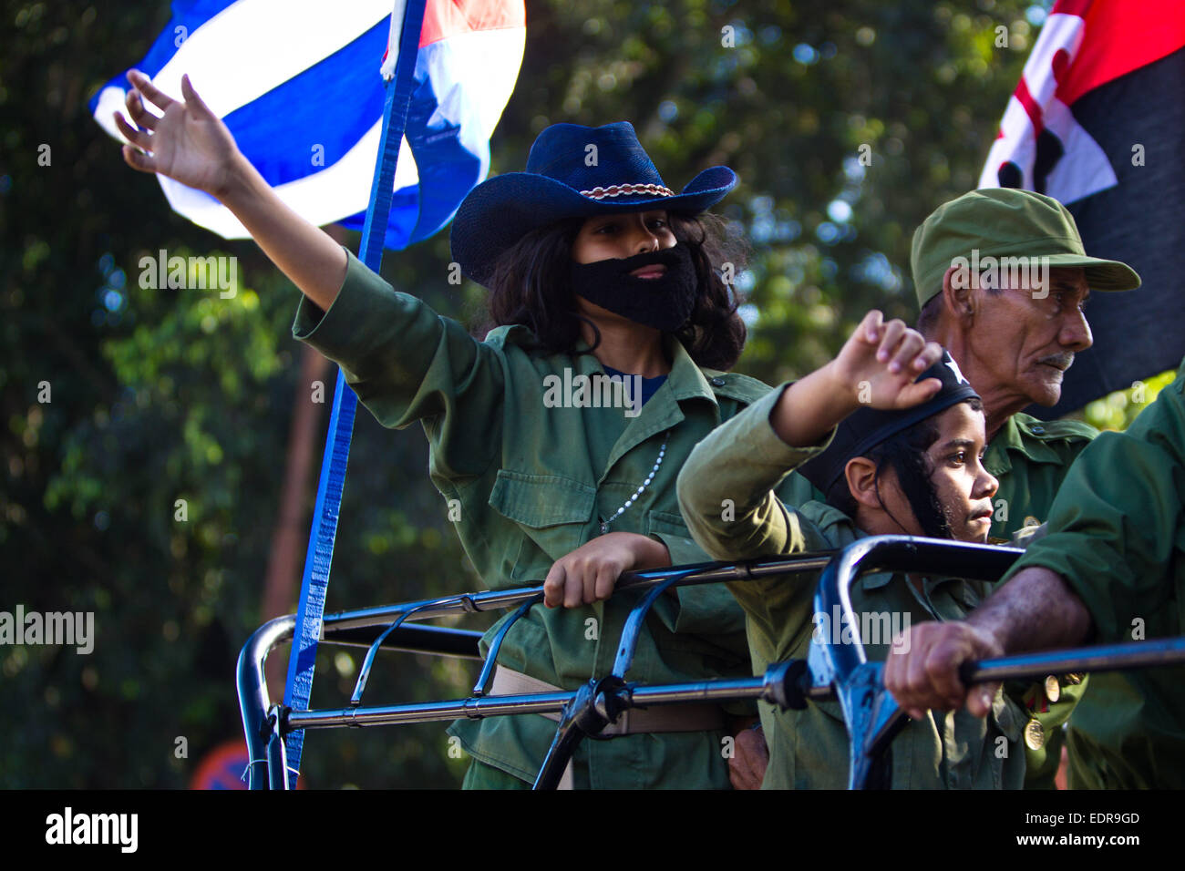 Havana, Cuba. 8th Jan, 2015. A girl (L) dressed as Cuban revolutionary leader Camilo Cienfuegos on the Liberty Caravan arrives in the Cotorro District of Havana, Cuba, on Jan. 8, 2015. Cuban youths and revolutionary veterans on Thursday repeated the same journey of Cuban revolutionary leader Fidel Castro to celebrate and commemorate the victory of the revolution. Credit:  Liu Bin/Xinhua/Alamy Live News Stock Photo