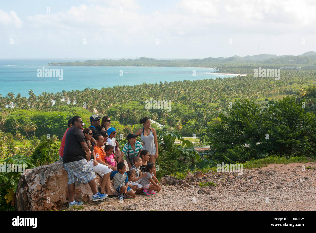 Dominikanische Republik, Halbinsel Samana, Las Terrenas, Gruppenfoto am Aussichtspunkt am Boulevard Turistico del Atlantico an d Stock Photo