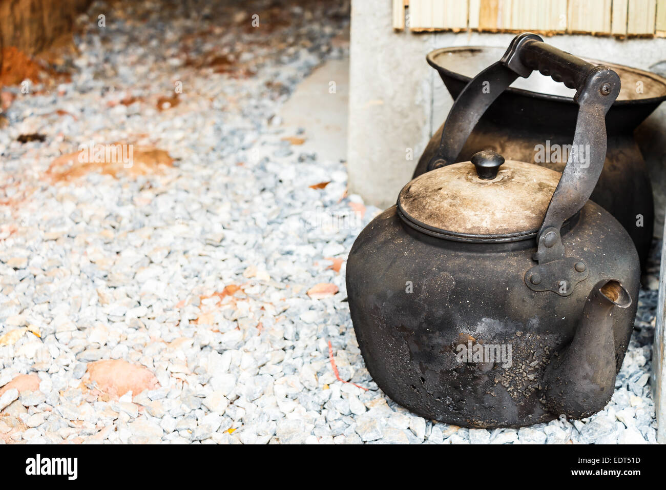 Old fashioned black iron kettle hires stock photography and images Alamy