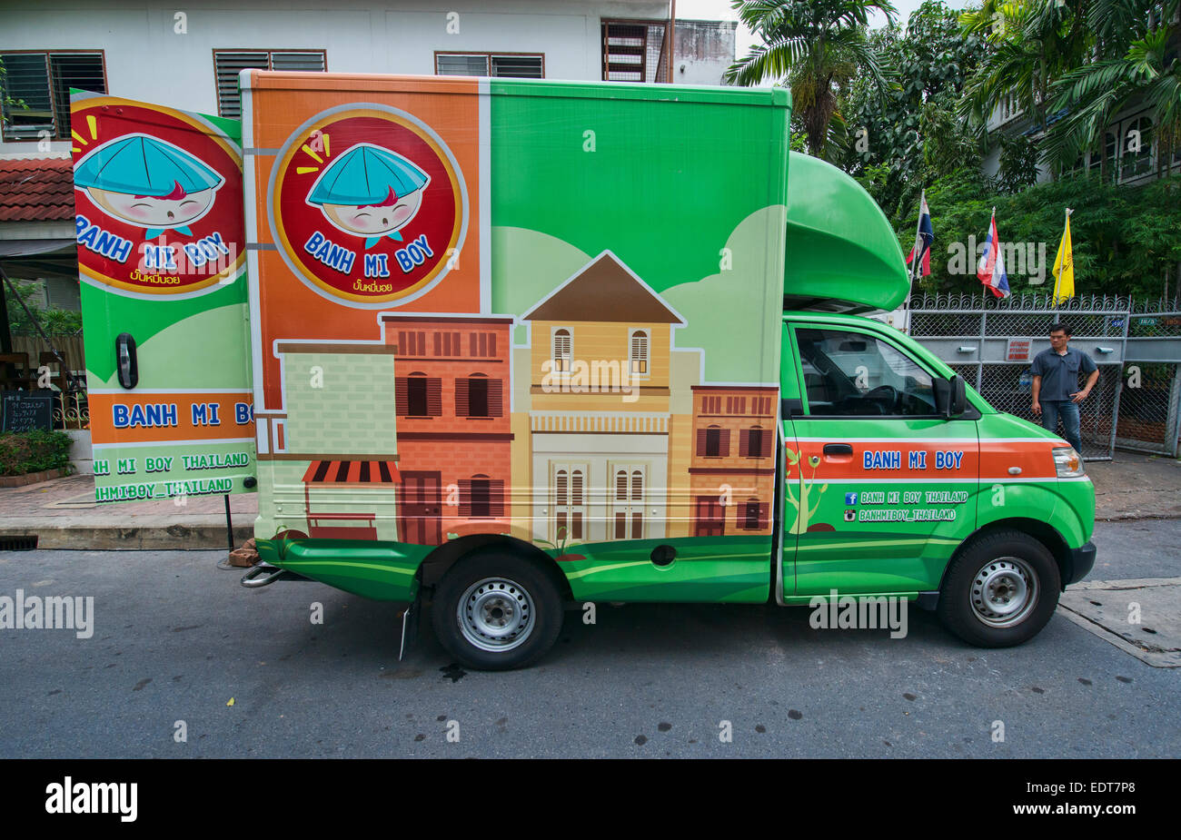 food truck and outdoor dining, Bangkok, Thailand Stock Photo