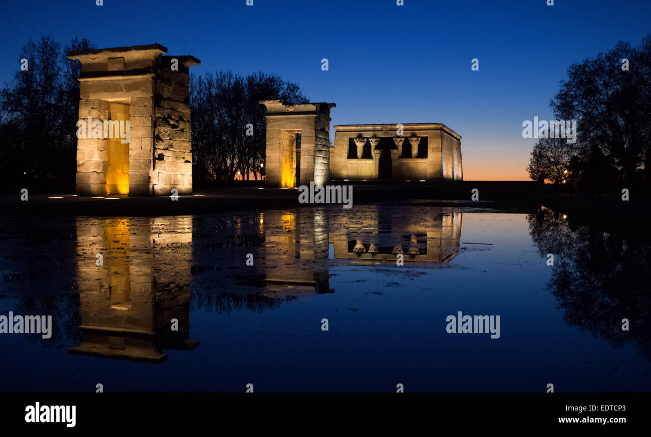 Sunset at Templo de Debod in Madrid Stock Photo Alamy