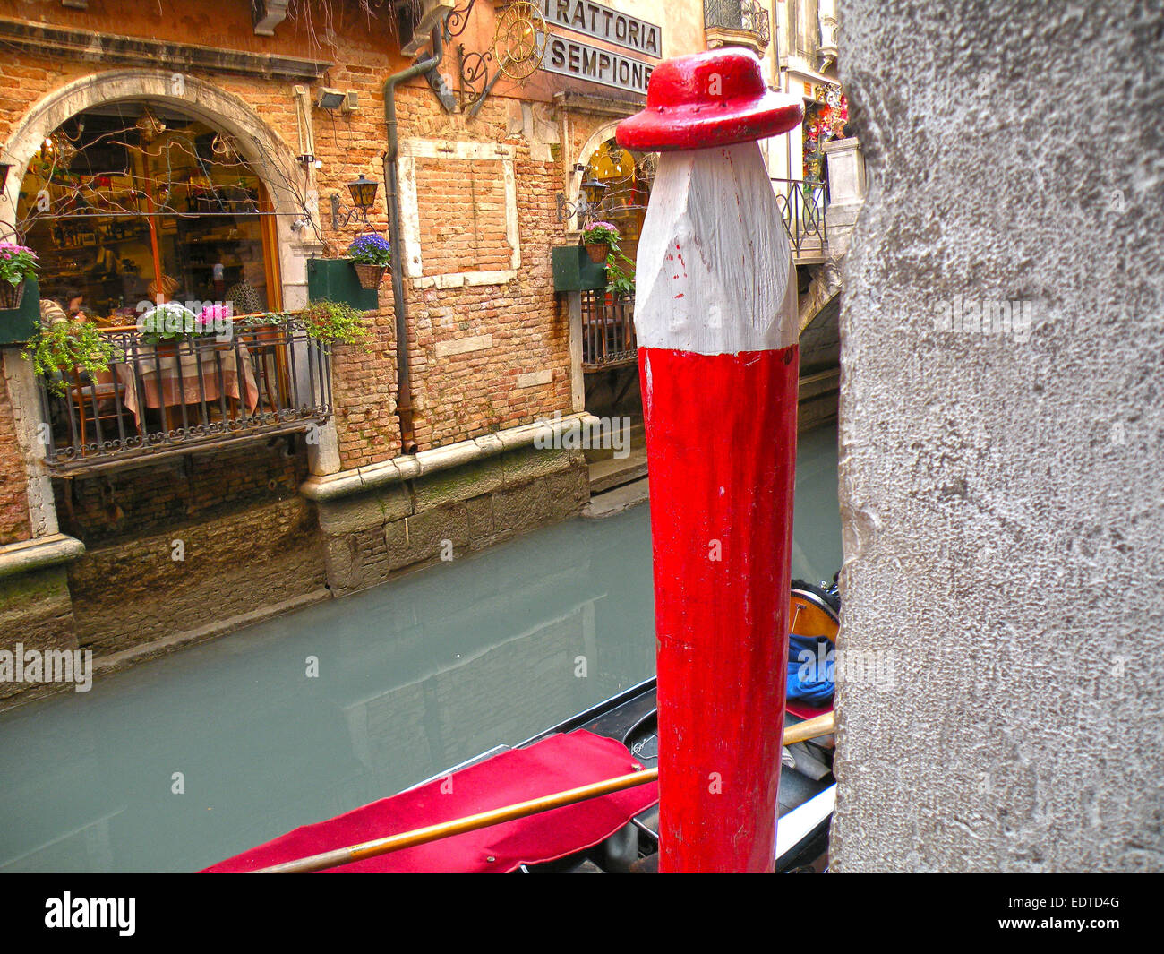 Venice gondola canal hi-res stock photography and images - Alamy