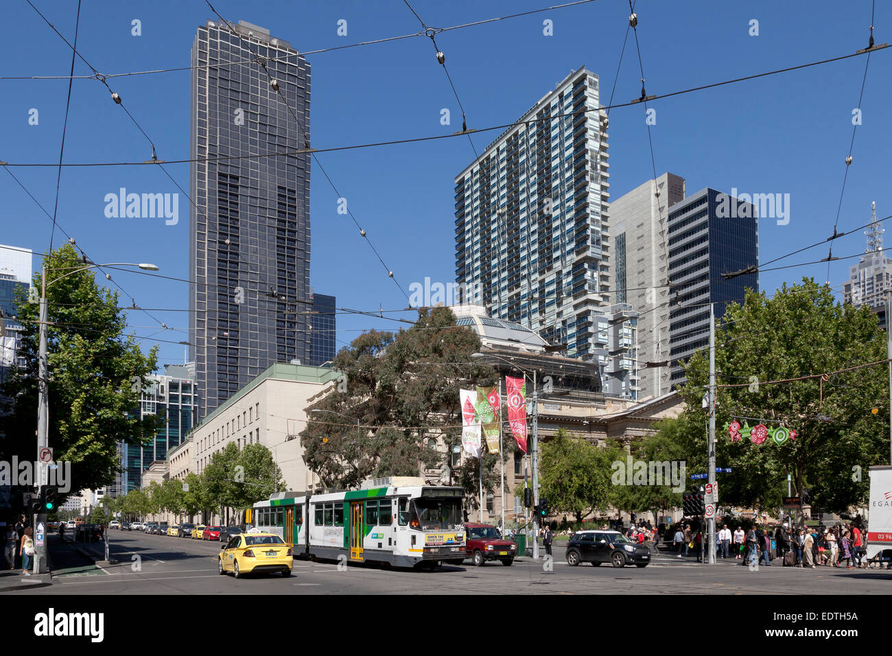 Streetview La Trobe Street in Melbourne, Australia Stock Photo Alamy