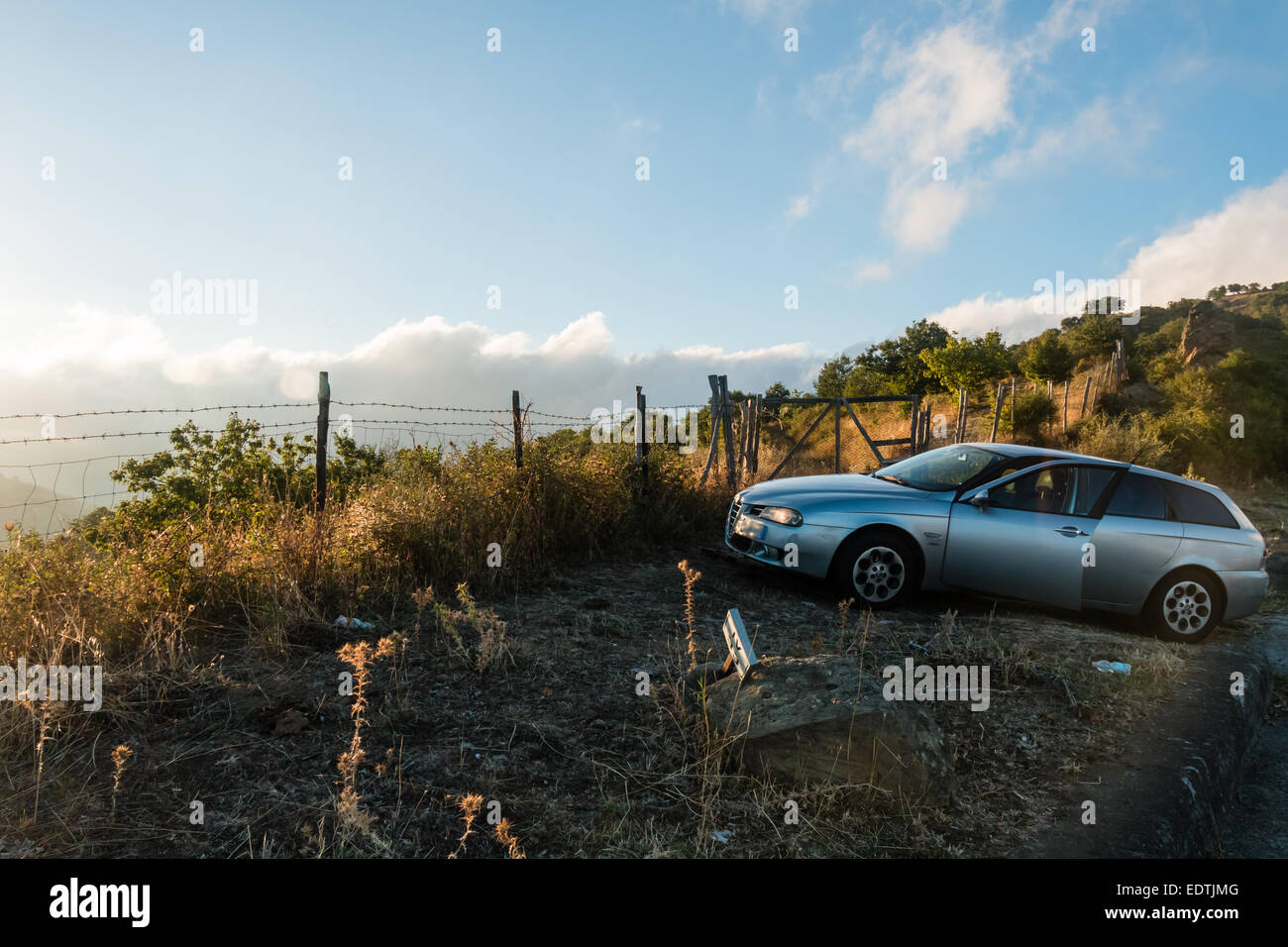 Abandoned car australia hi-res stock photography and images - Alamy