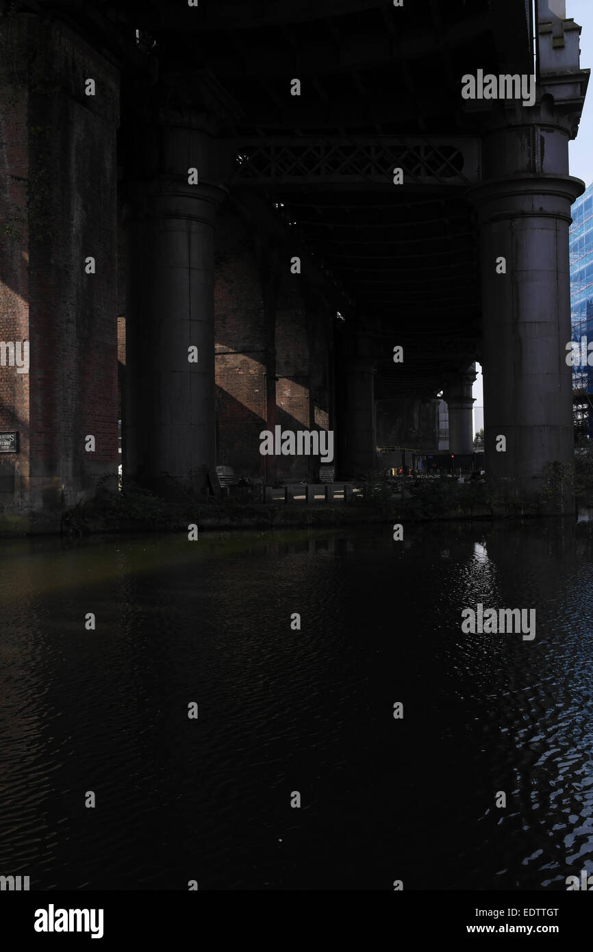 Sun shade portrait, to Potato Wharf, tubular steel Great Northern Viaduct crossing water Castlefield Canal Basin, Manchester, UK Stock Photo