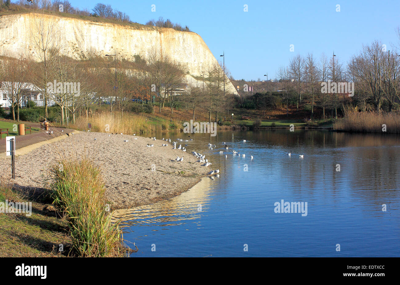 The beautiful lake and cliffs around Bluewater in North Kent Stock