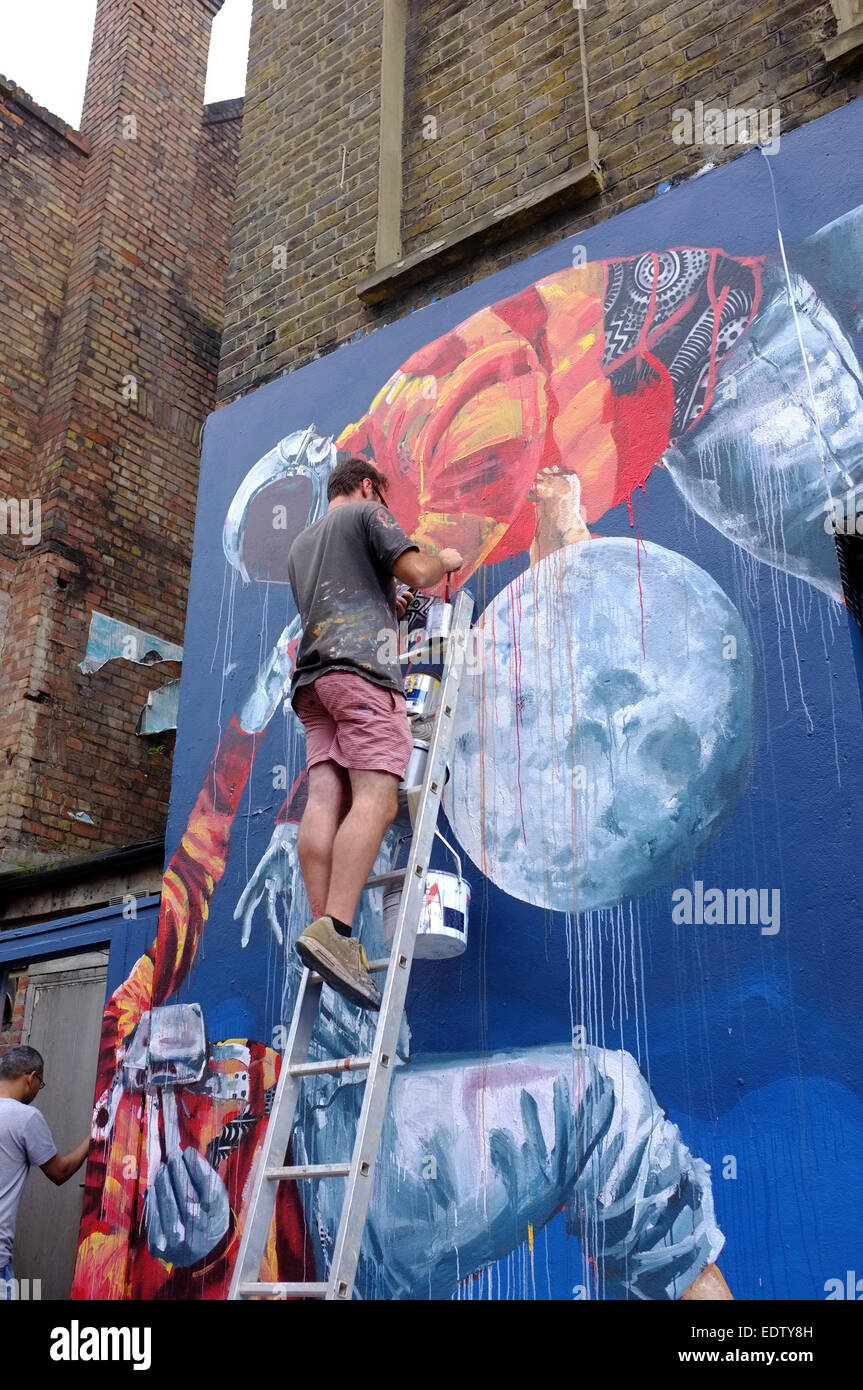 Man painting on a ladder hi-res stock photography and images - Alamy