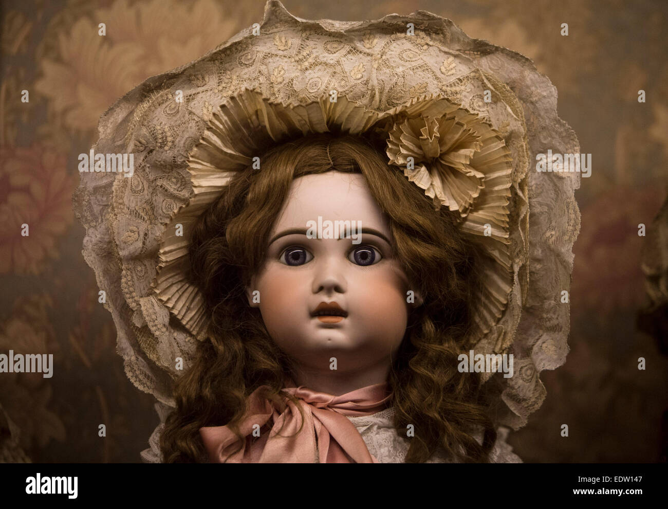 Mechanical dolls hires stock photography and images Alamy