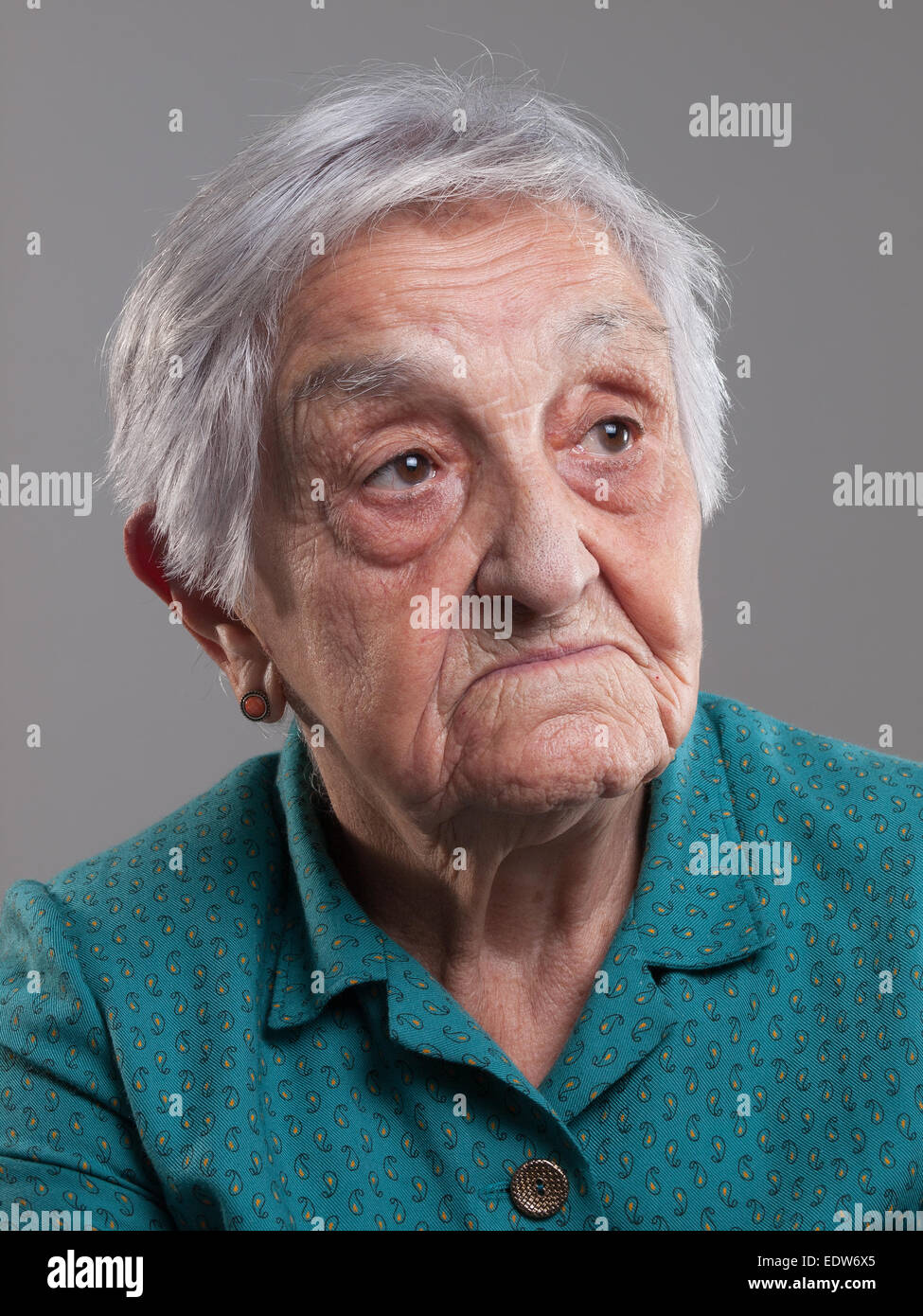 Elderly woman serious face hi-res stock photography and images - Alamy