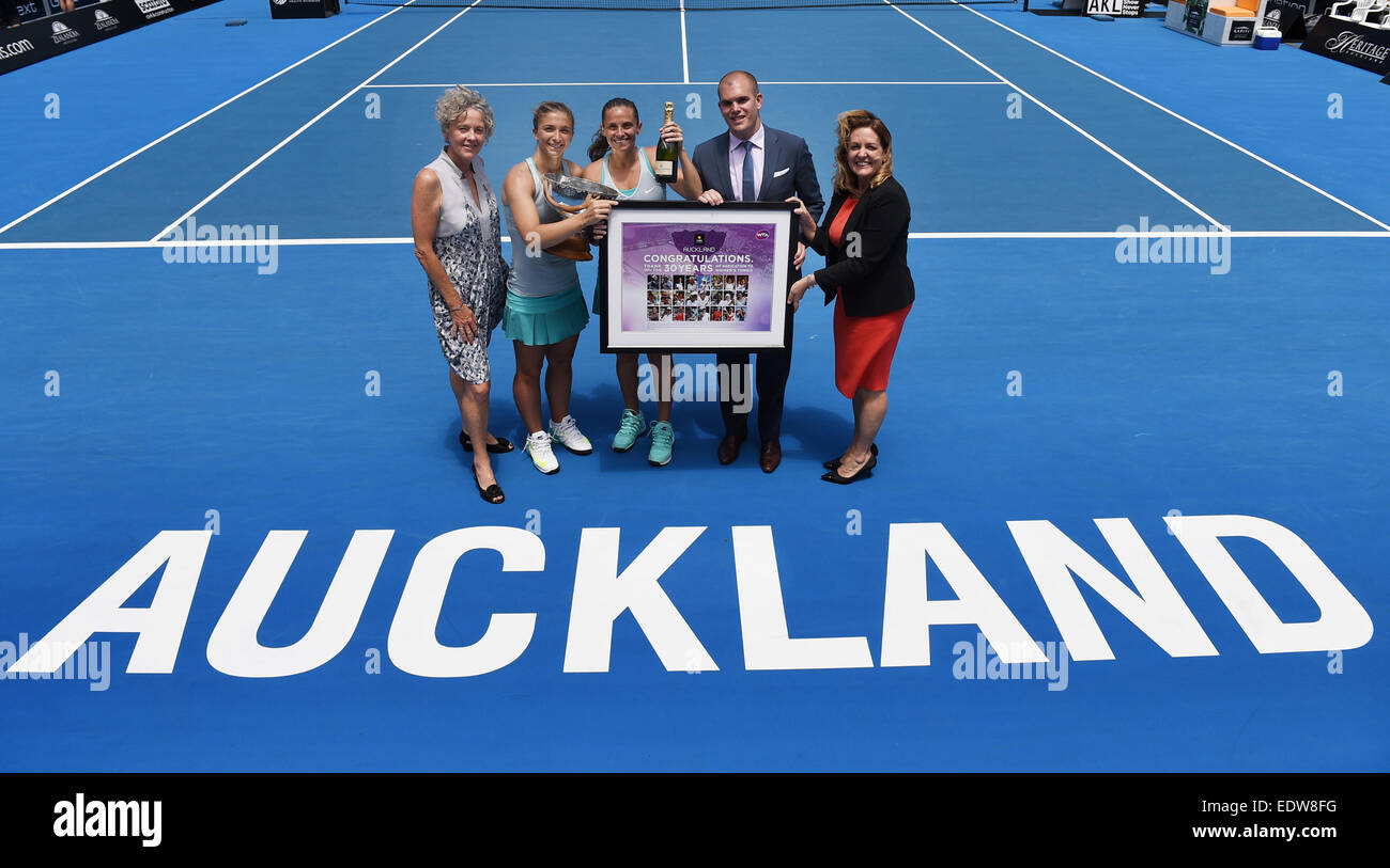 Auckland, New Zealand. 10th Jan, 2015. Brenda Perry, Karl Budge and WTA  supervisor Laura Ceccarelli with Italian doubles players Sara Errani and Roberta  Vinci (R) as they celebrate their doubles final win