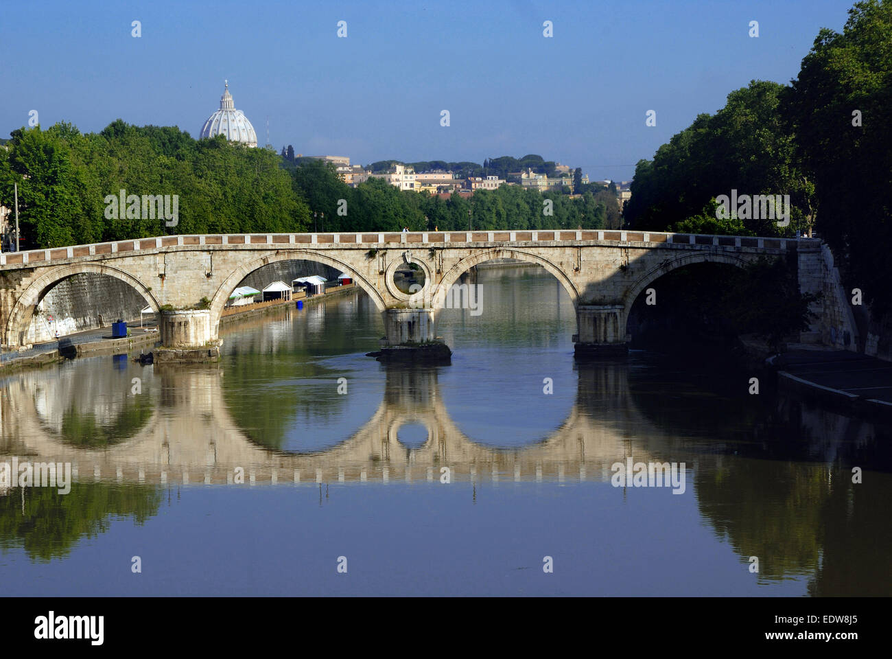 Ancient ponte sisto bridge crossing hi-res stock photography and images ...