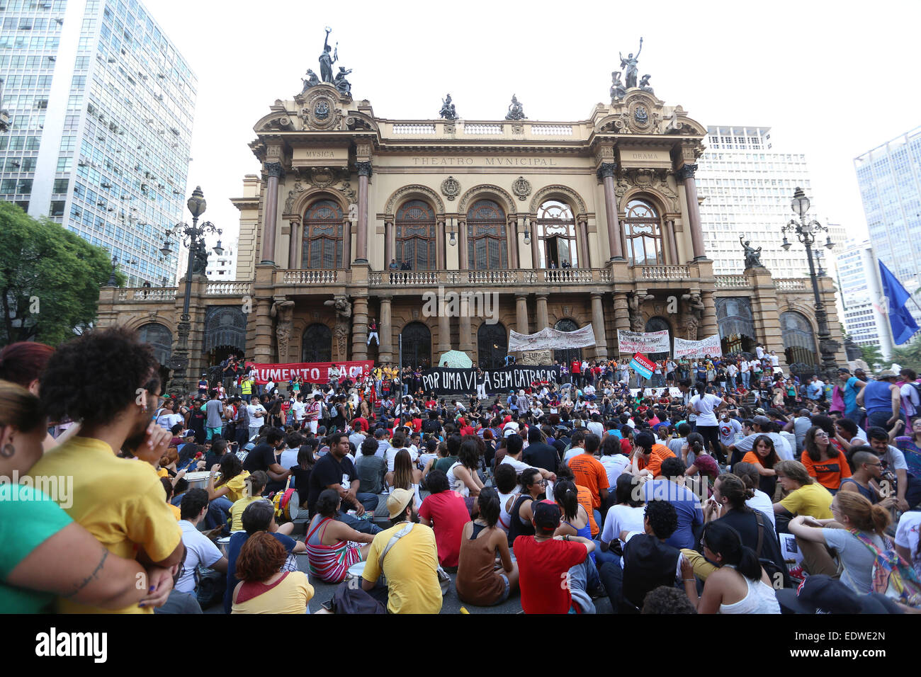 Sao Paulo, Brazil. 9th Jan, 2021. (INT) Thermometer shows 24