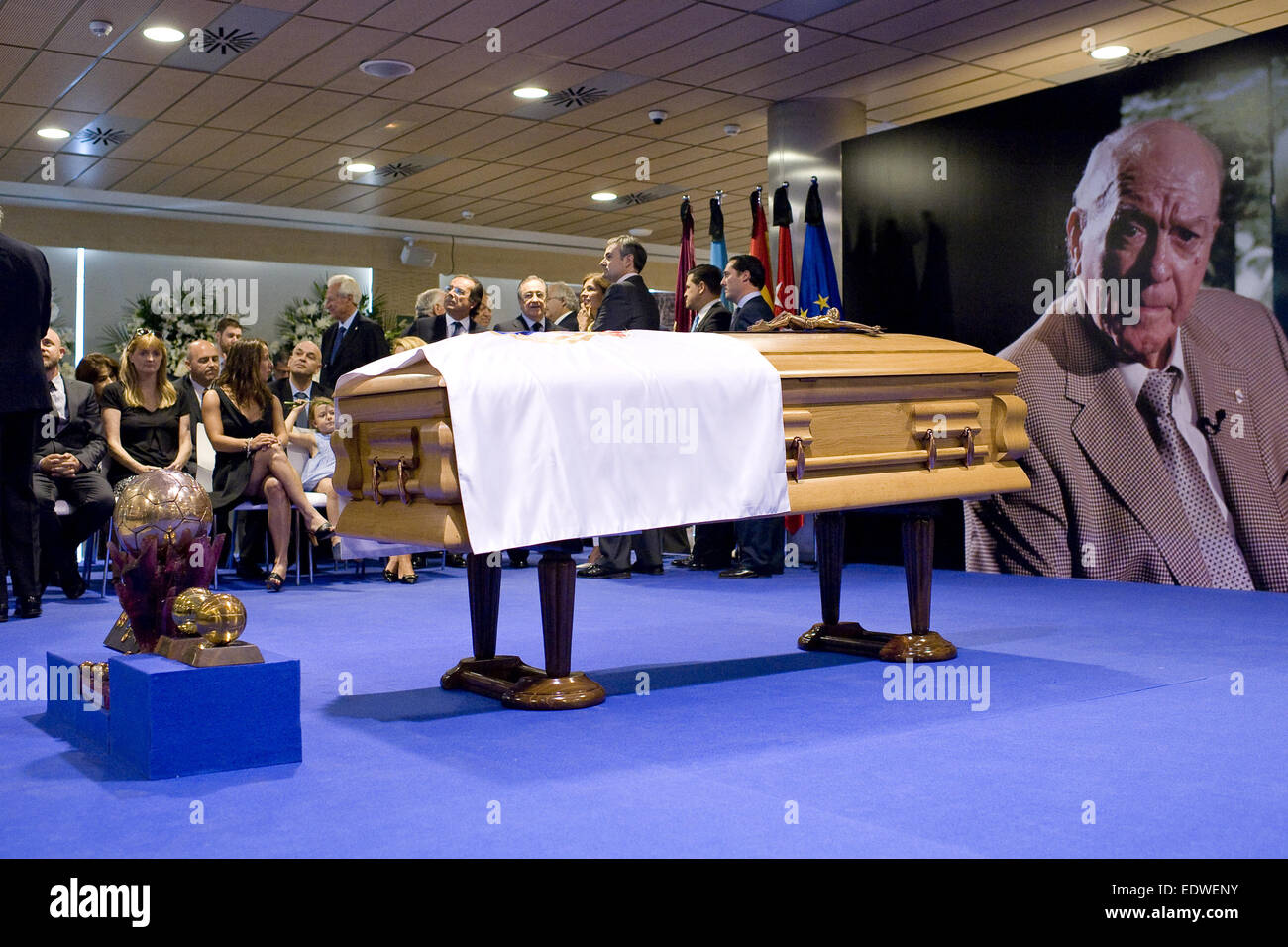 The coffin of Real Madrid's Argentine legend Alfredo di Stefano, during