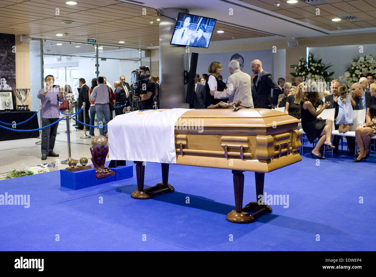 The coffin of Real Madrid's Argentine legend Alfredo di Stefano, during