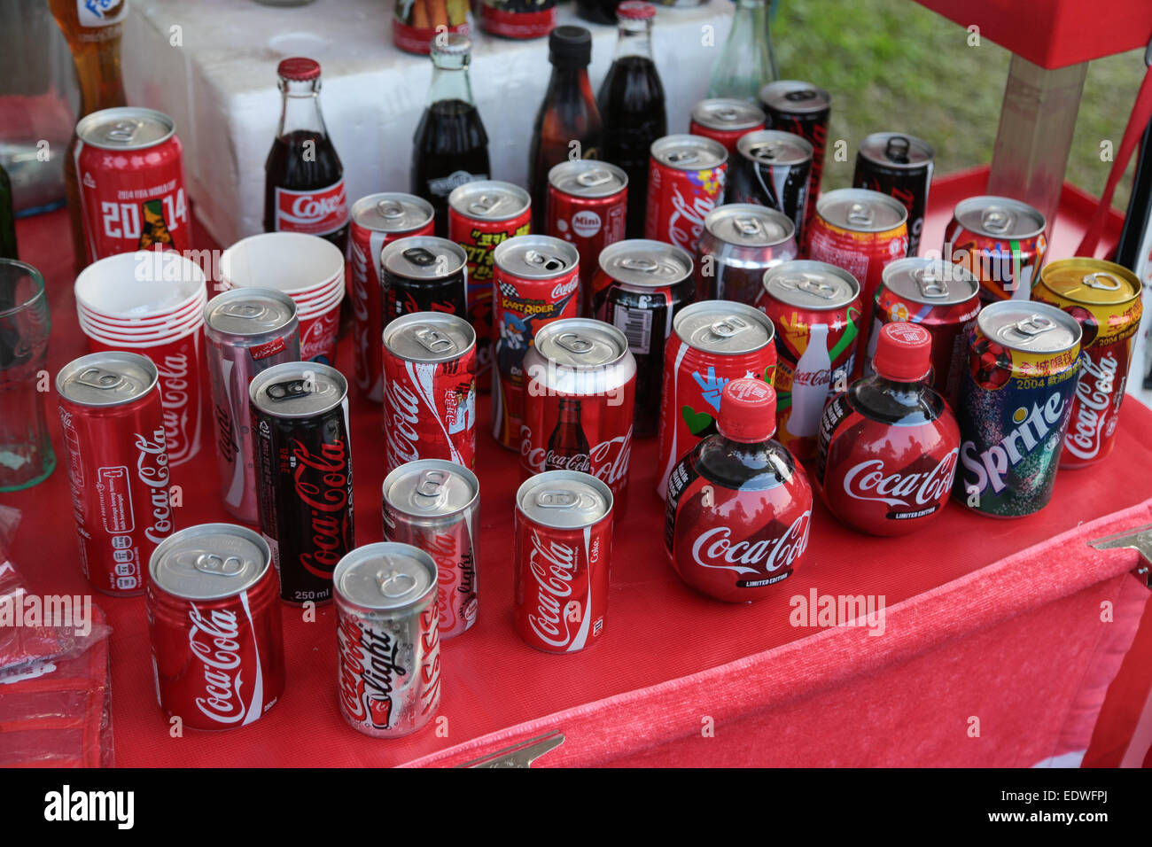 Various classic coca-cola aluminium tin and bottle Stock Photo - Alamy