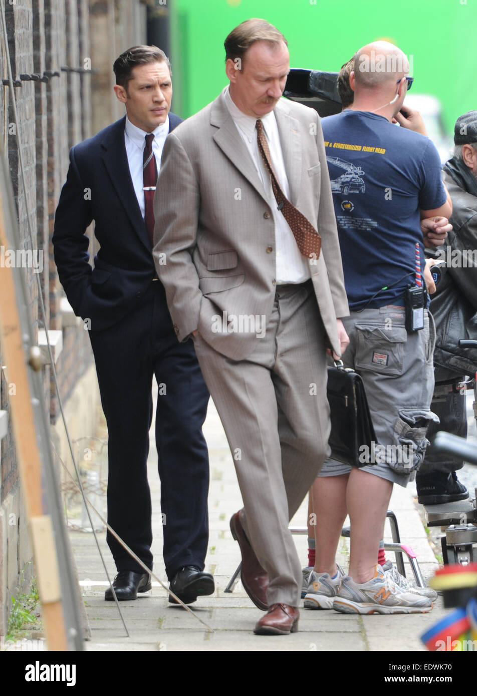 Tom Hardy filming on the set of his new movie 'Legend' in London Featuring: Tom  Hardy,David Thewlis Where: London, United Kingdom When: 08 Jul 2014 Stock  Photo - Alamy