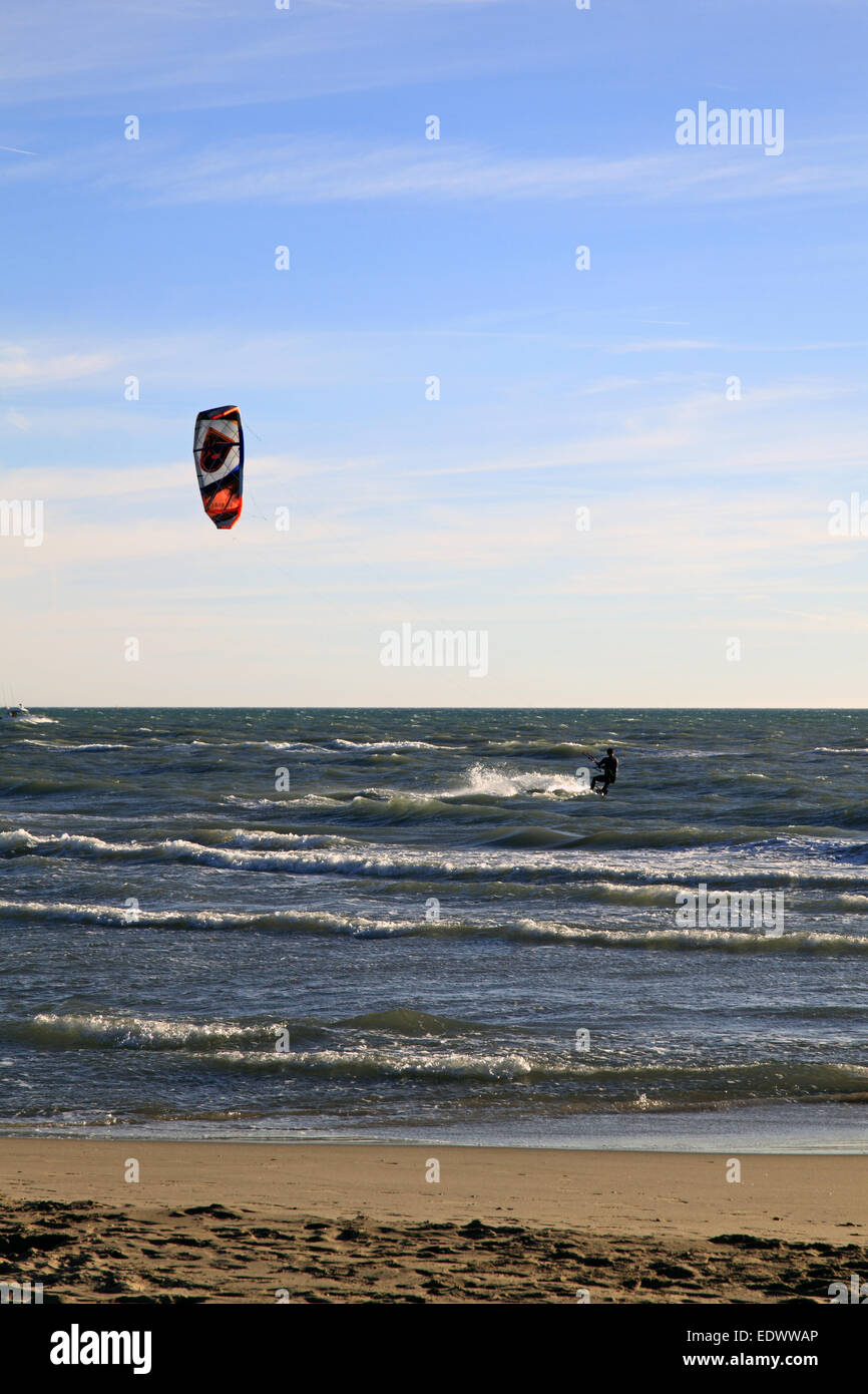 Le Grau Du Roi, Languedoc Roussillon, France. 10th January, 2015. Kitesurfing by a strong wind, Espiguette beach, Le Grau du Roi. Stock Photo