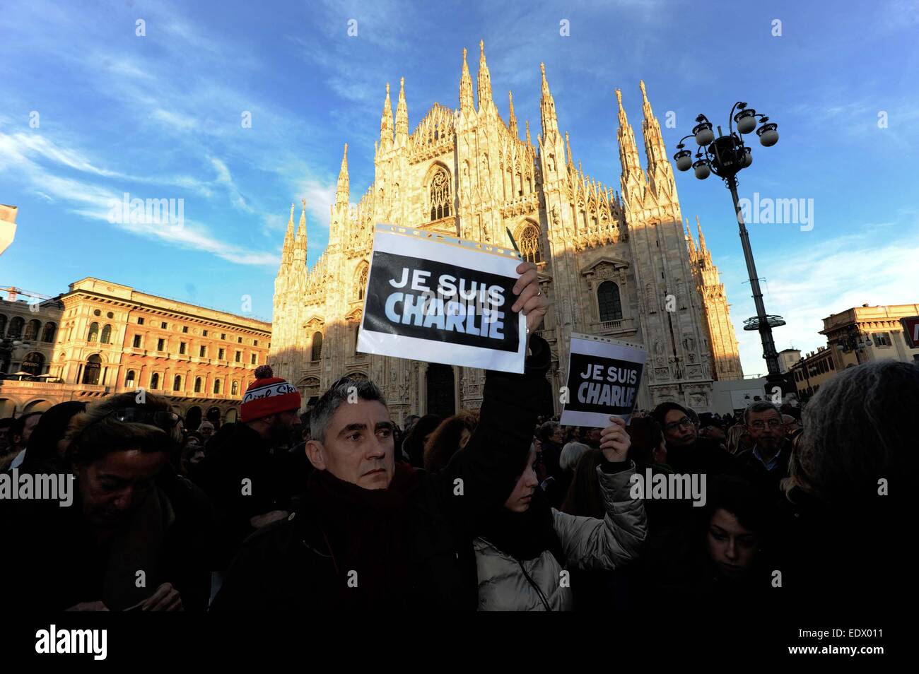 Milan, Italy. 10th Jan, 2015 Thousands of people in solidarity with victims of the attacks on staff of 'Charlie Hebdo' Credit:  Gaetano Piazzolla/ Alamy Live News Stock Photo