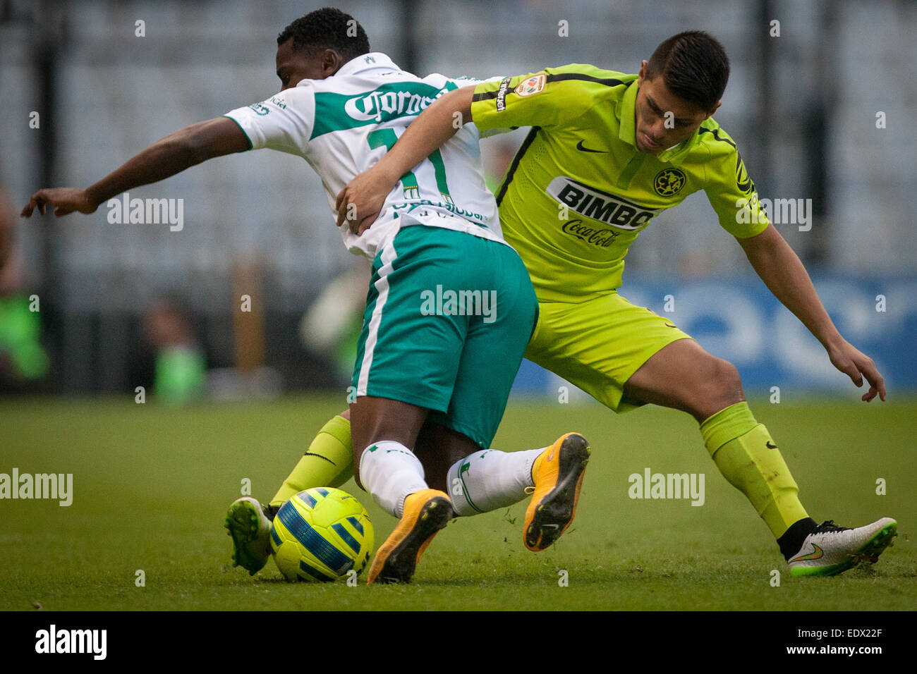 Mexico City, Mexico. 10th Jan, 2015. America's Paul Aguilar (R) vies with Leon's Marcos Caicedo during the match corresponding to the Day 1 of the Closing Tournament 2015 of MX League in the Azteca Stadium in Mexico City, capital of Mexico, on Jan. 10, 2015. © Pedro Mera/Xinhua/Alamy Live News Stock Photo