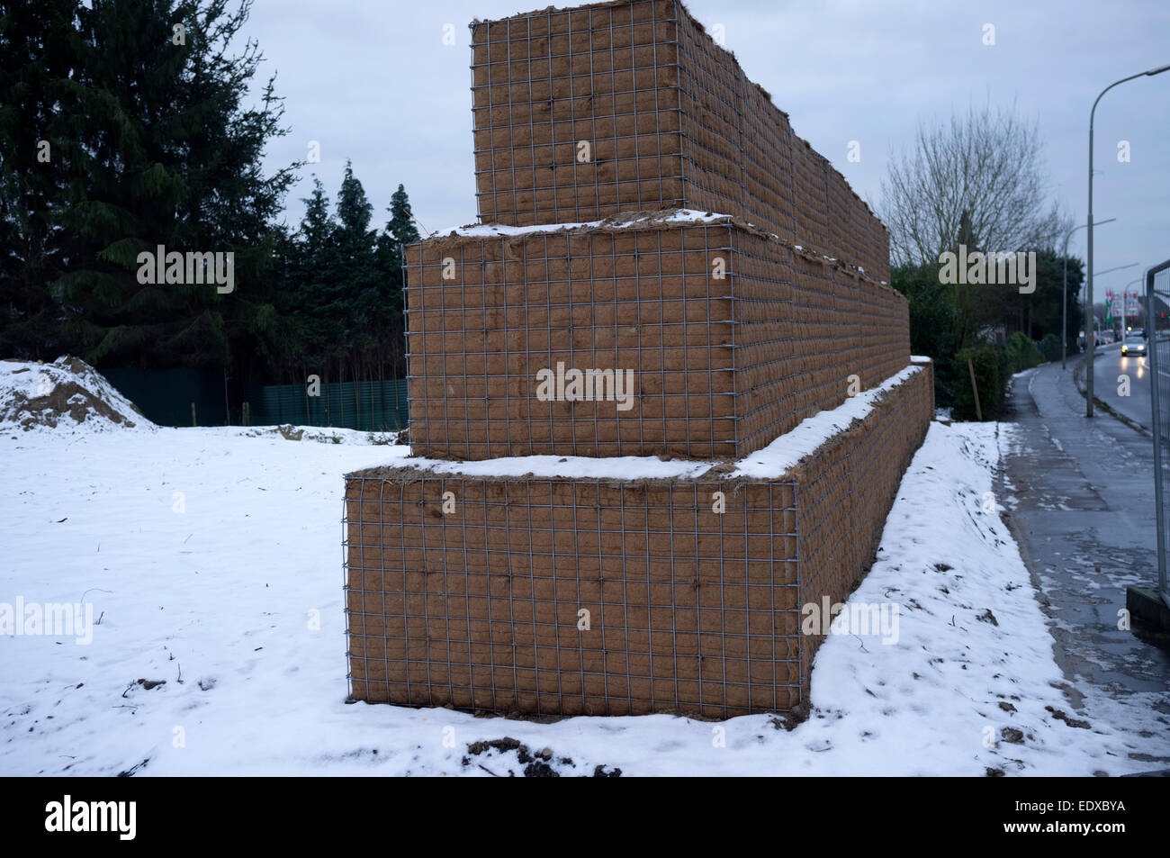 Sound proofing beside main road hires stock photography and images Alamy
