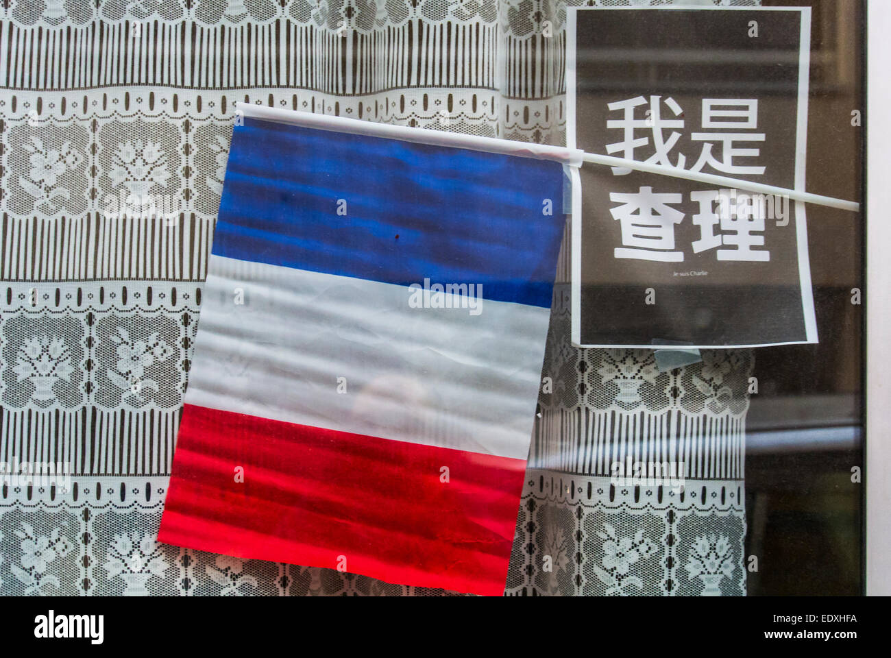 Paris, France. National Demonstration Against Terrorism, After Attack on French News-paper, Charlie Hebdo, Detail sign in Window in Chinese: 'je suis Charlie paris' Stock Photo