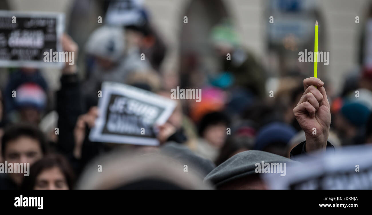 People gather for a rally to commemorate the victims of the terrorist attacks on French satire magazine 'Charlie Hebdo' in Paris on 7 January 2015, in Munich, Germany, 11 January 2015.  Photo: Nicolas Armer/dpa Stock Photo