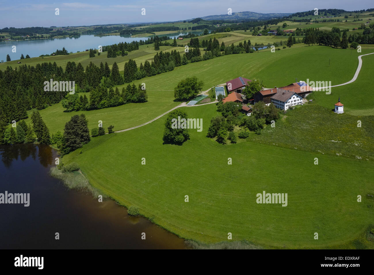 Bauernhof Am Hegratsriedersee Bei Fussen Ostallgau Allgau Bayern Deutschland Farm Beside Hegratsrieder Lake Near Fuessen O Stock Photo Alamy