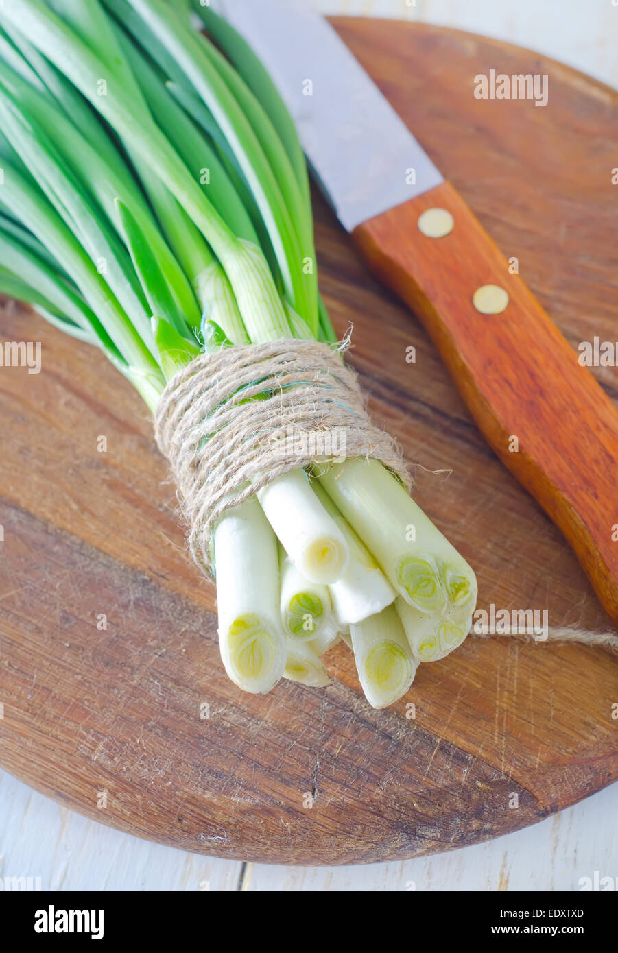 Onion stalk pile hi-res stock photography and images - Alamy