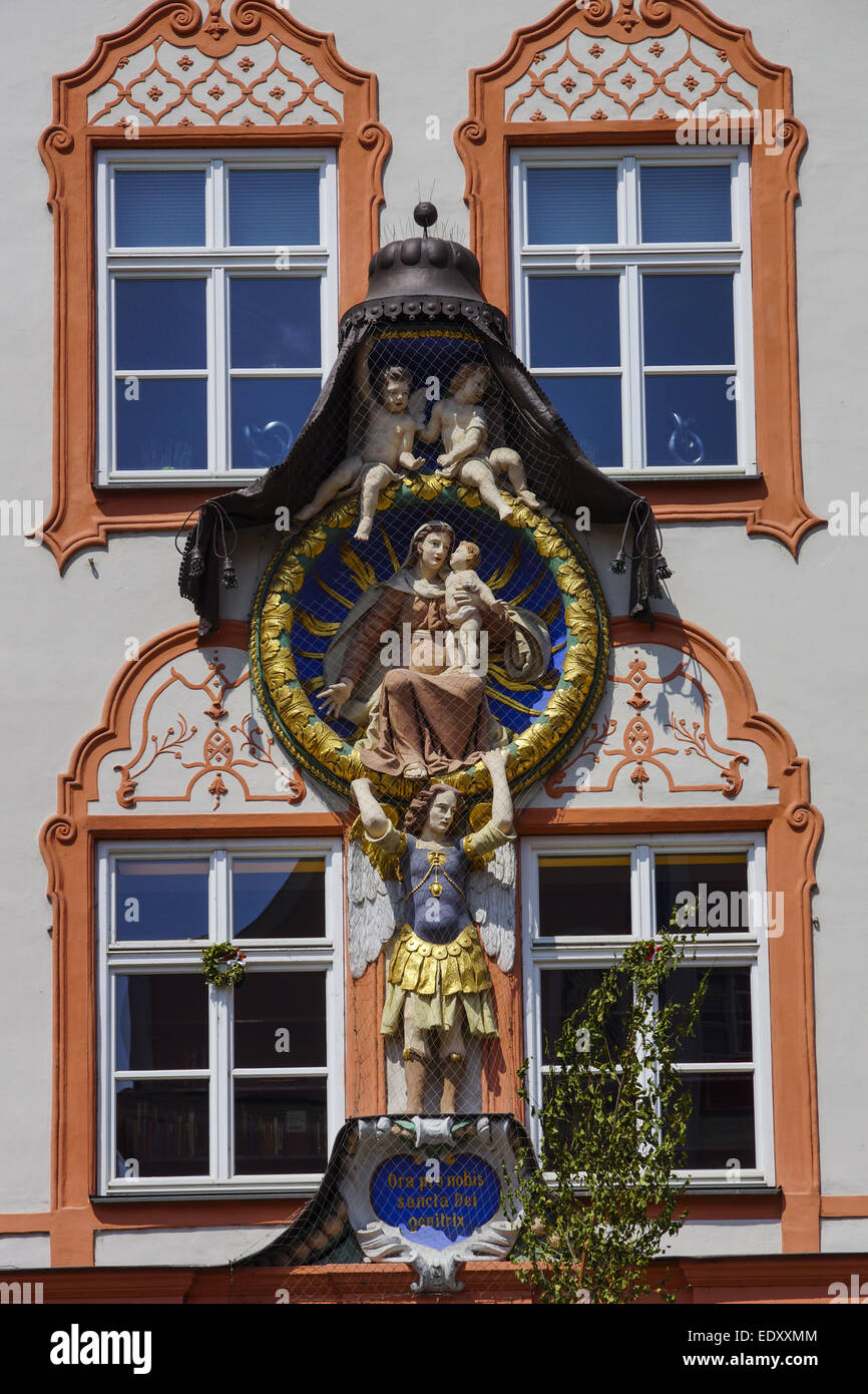 Bunte Fassaden an den Häusern in der Altstadt von Landshut, Bayern ...