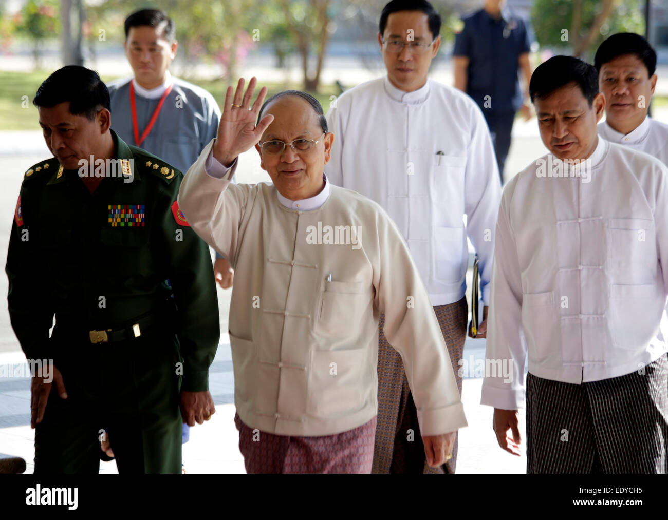 Nay Pyi Taw, Myanmar. 12th Jan, 2015. Myanmar President U Thein Sein (C) arrives to attend the meeting with leaders of political forces at the Presidential Palace in Nay Pyi Taw, Myanmar, Jan. 12, 2015. Myanmar President U Thein Sein met some leaders of the country's political forces here Monday morning for discussions on major domestic issues concerning peace and development. © U Aung/Xinhua/Alamy Live News Stock Photo