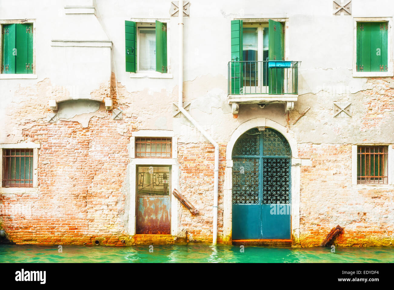 House on a venice canal hi-res stock photography and images - Alamy
