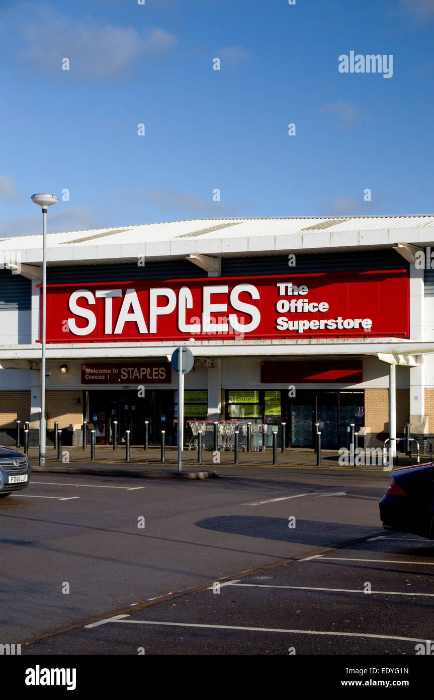 Staples stationary store, Gabalfa, Cardiff, Wales, Uk. Stock Photo