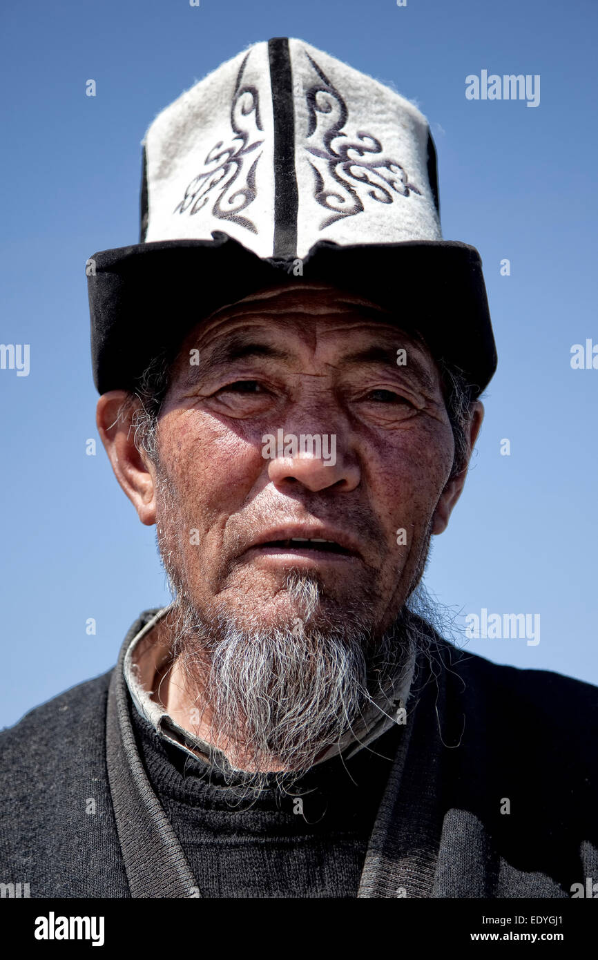 Tajik man, portrait, Pamir Highway, M41, on the border to Afghanistan ...