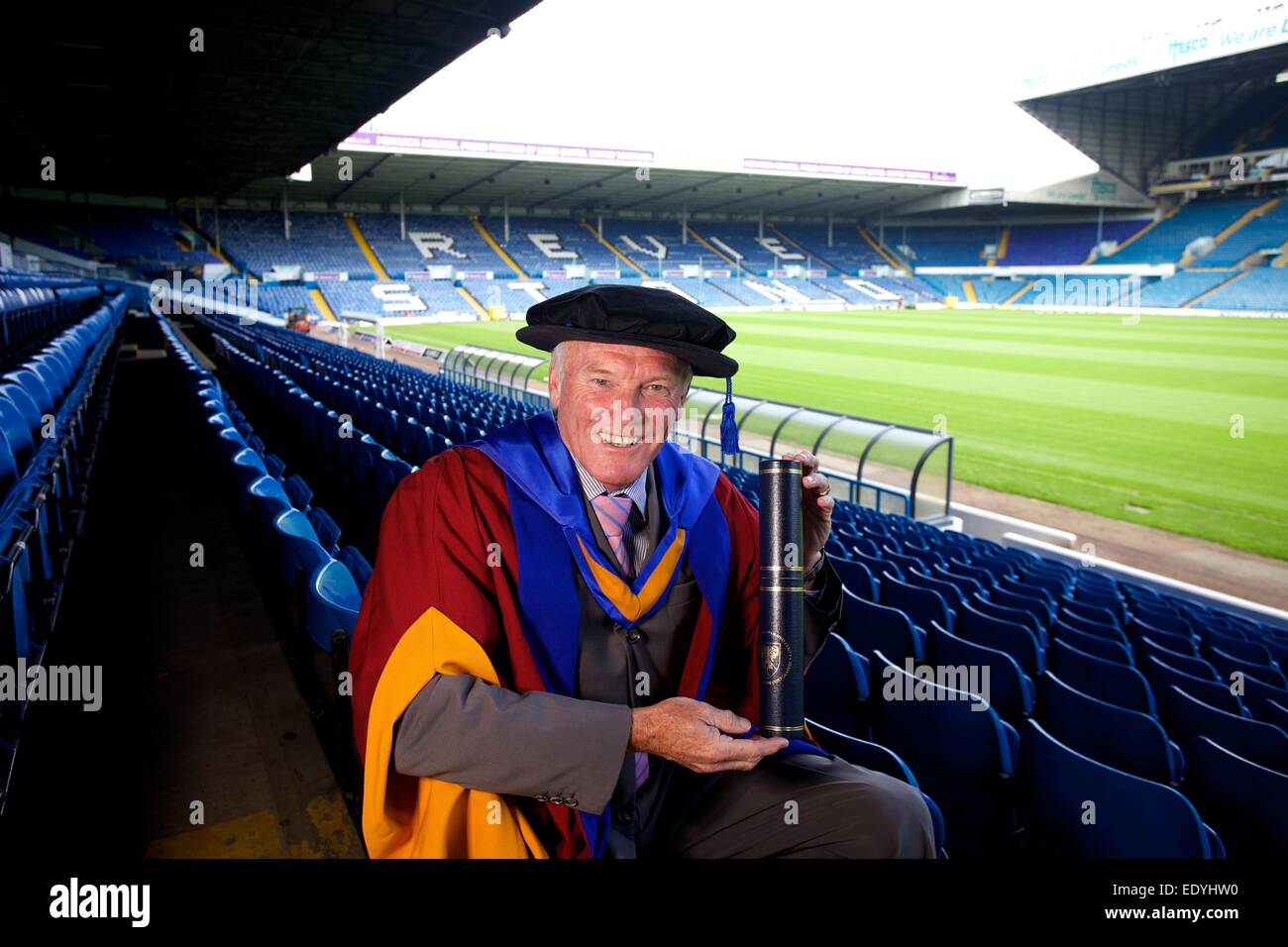 Eddie Gray with his honorary doctorate from Leeds Beckett University Stock Photo