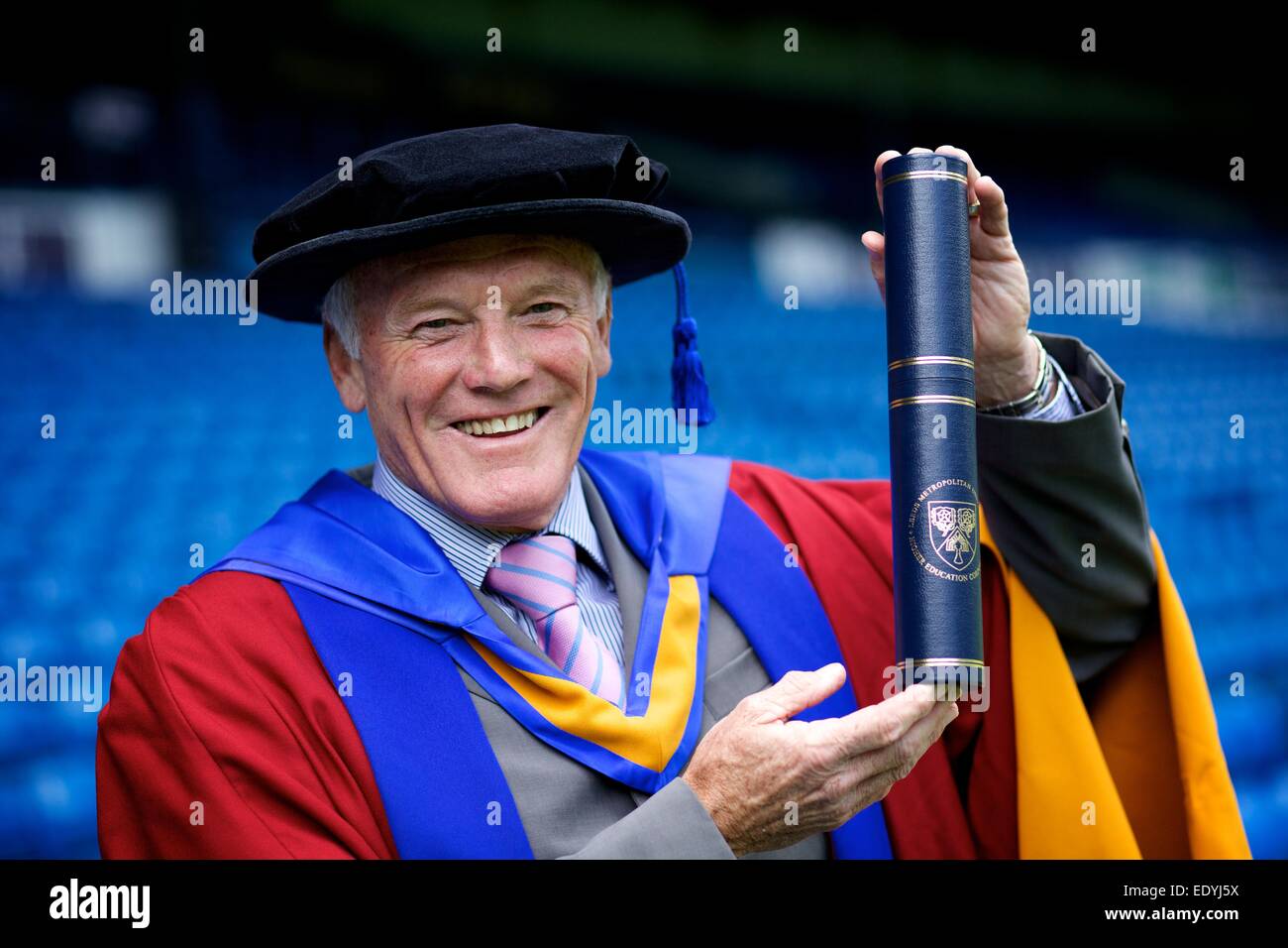 Eddie Gray with his honorary doctorate from Leeds Beckett University Stock Photo