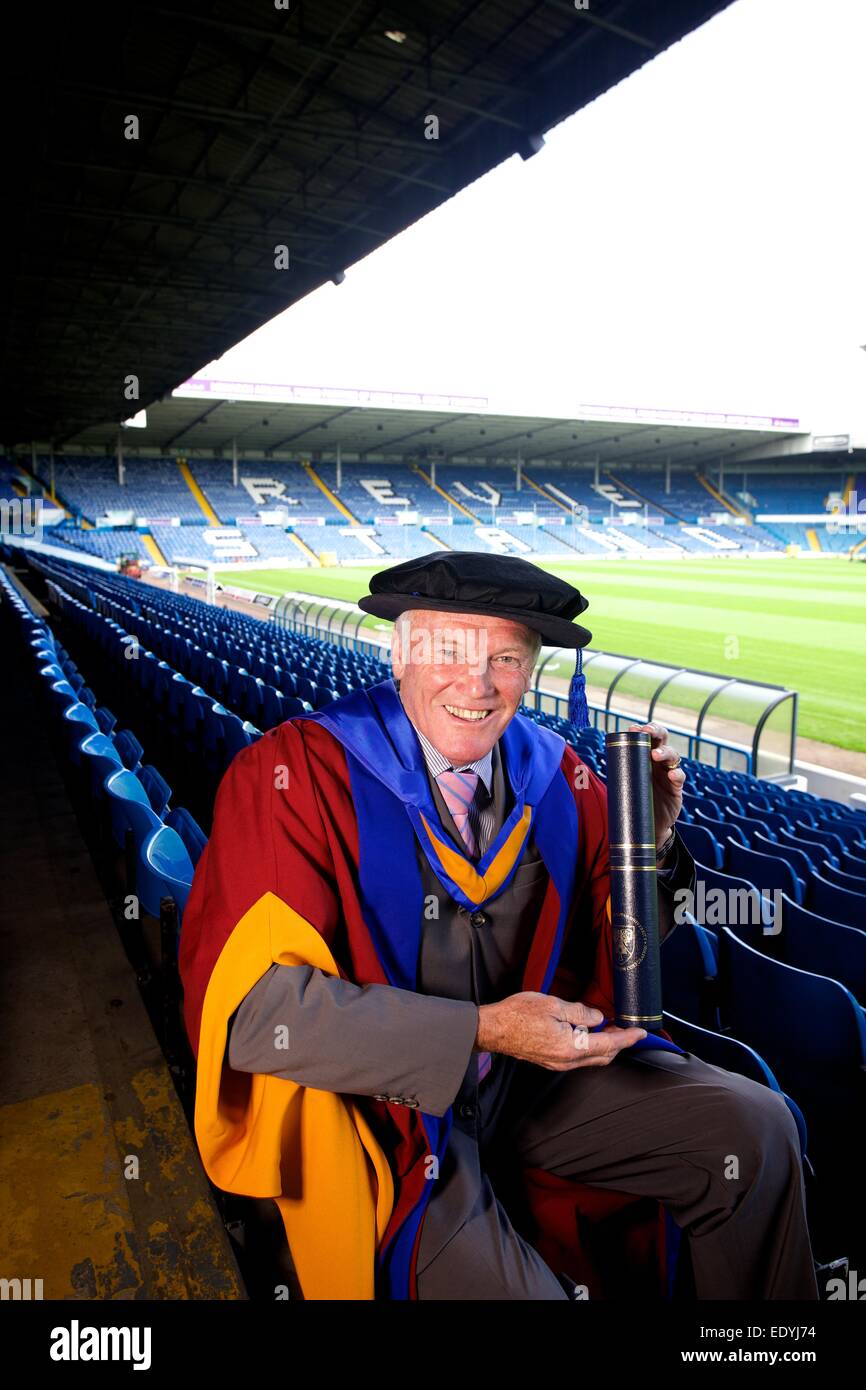 Eddie Gray with his honorary doctorate from Leeds Beckett University Stock Photo