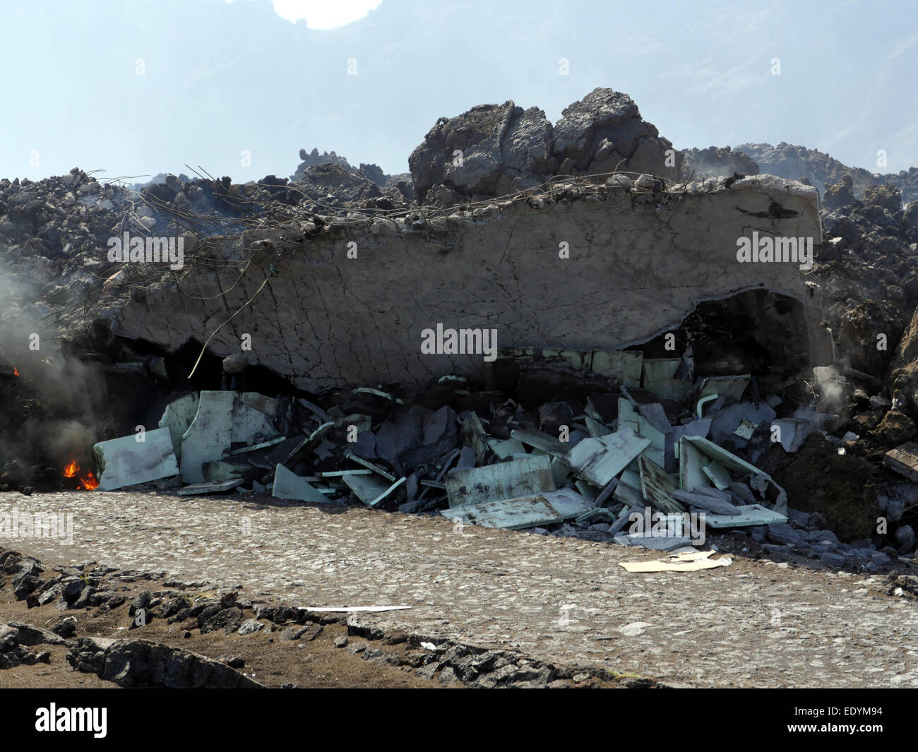 Lava flow destroys a house at Pico do Fogo in Cape Verde - December 2014 Stock Photo