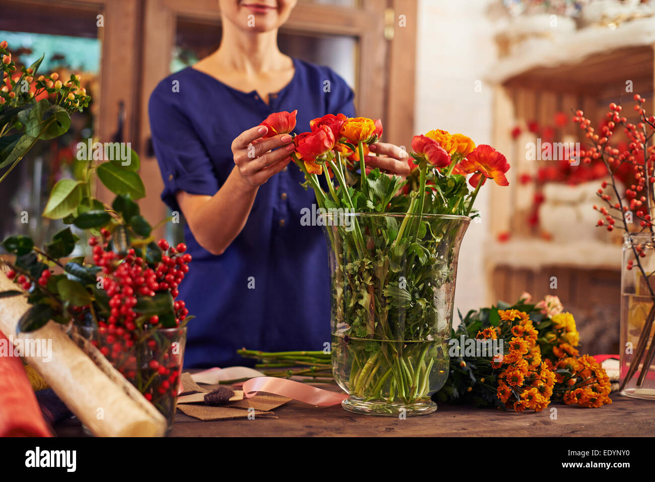 Flower seller putting flowers into a vase Stock Photo Alamy