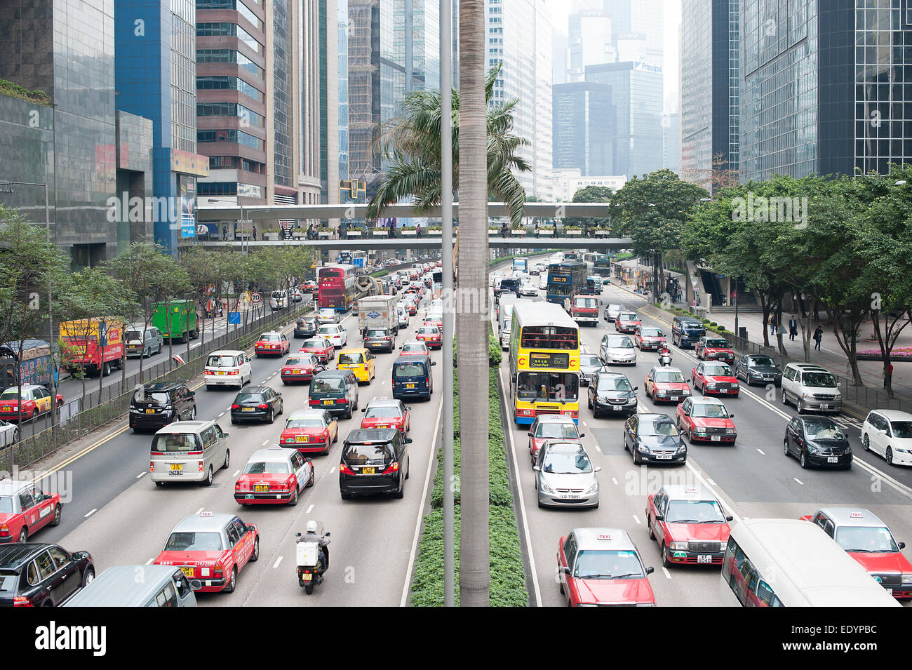 Hong Kong road traffic jam. credit: LEE RAMSDEN / ALAMY Stock Photo