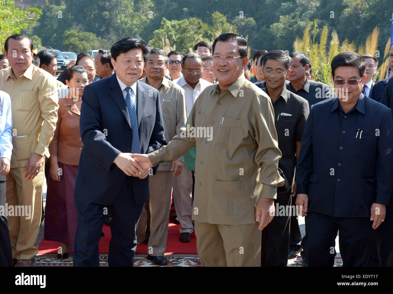 Koh Kong, Cambodia. 12th Jan, 2015. Cambodian Prime Minister Hun Sen (R, front) shakes hands with Chairman of the China Huadian Corp Li Qingkui (L, front) in Koh Kong province, Cambodia, Jan. 12, 2015. A Chinese-constructed 338-megawatt Russei Chrum Krom River hydroelectric dam, Cambodia' s largest hydropower station so far, commenced operation on Monday after it had been constructed for nearly five years. © Sovannara/Xinhua/Alamy Live News Stock Photo