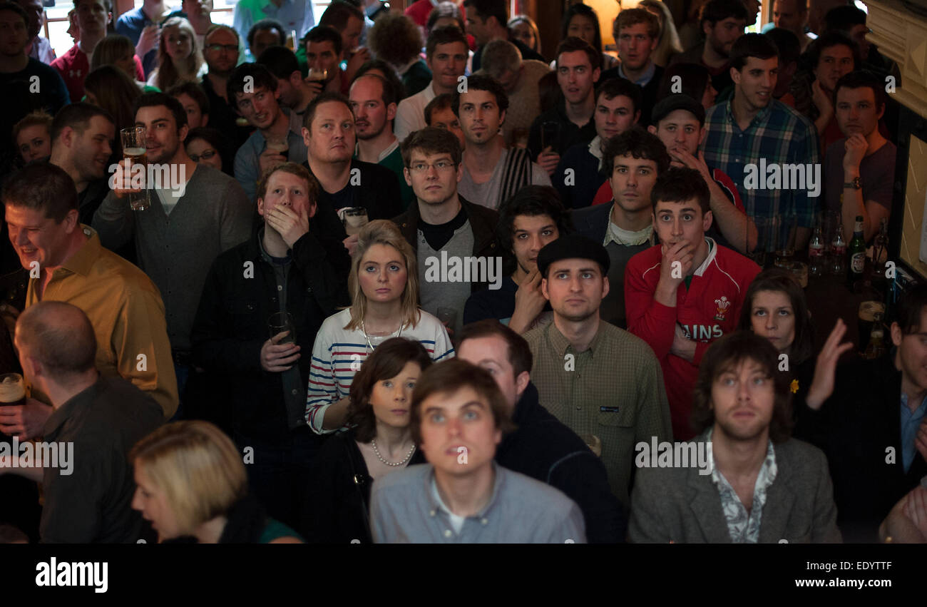 spectators watching live rugby in a bar. credit: LEE RAMSDEN / ALAMY Stock Photo