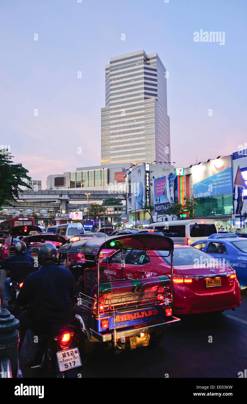 Phaya Thai Road, Bangkok, Siam Discovery Center shopping mall building, Skytrain, Thailand, Southeast Asia. Stock Photo