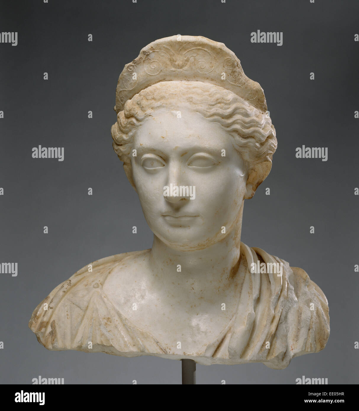 https://c8.alamy.com/comp/EE05HR/bust-of-a-woman-unknown-roman-empire-about-130-marble-EE05HR.jpg