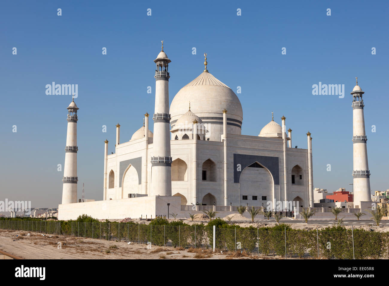 Siddiqa Fatima Zahra Mosque in Kuwait Stock Photo Alamy