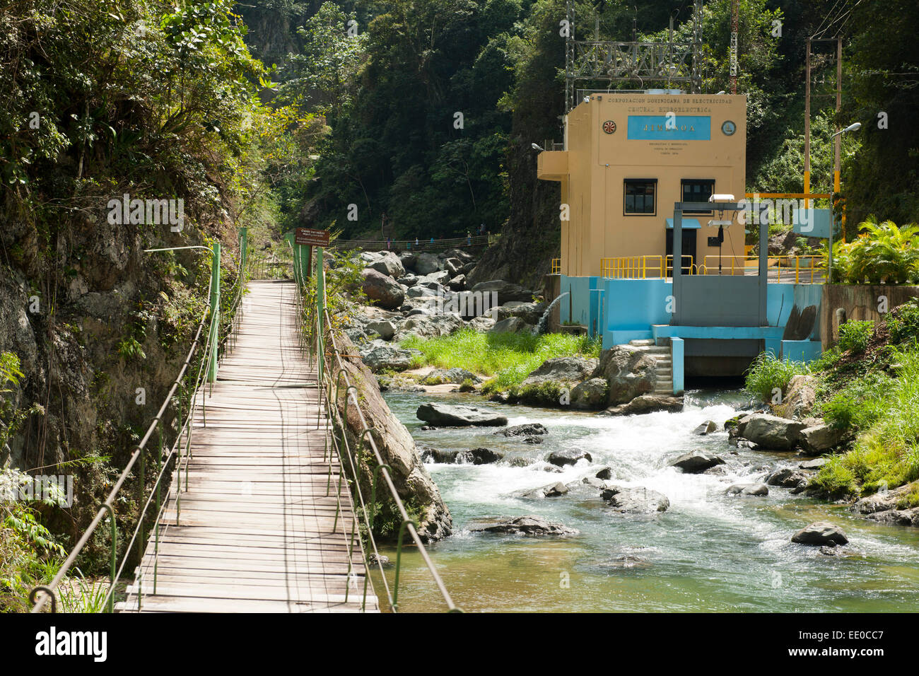 Dominikanische Republik, Cordillera Central, Jarabacoa, Kraftwerk unterhalb des Wasserfalls Salto Jimonea Stock Photo